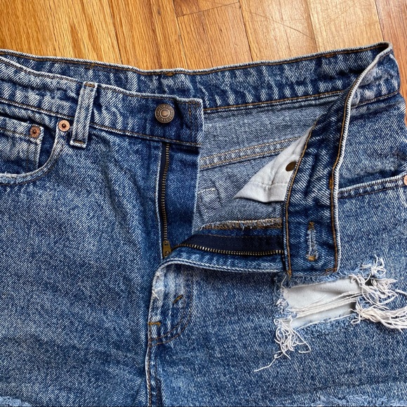 Vintage Levis Jean Shorts Size 30 - Picture 3 of 3